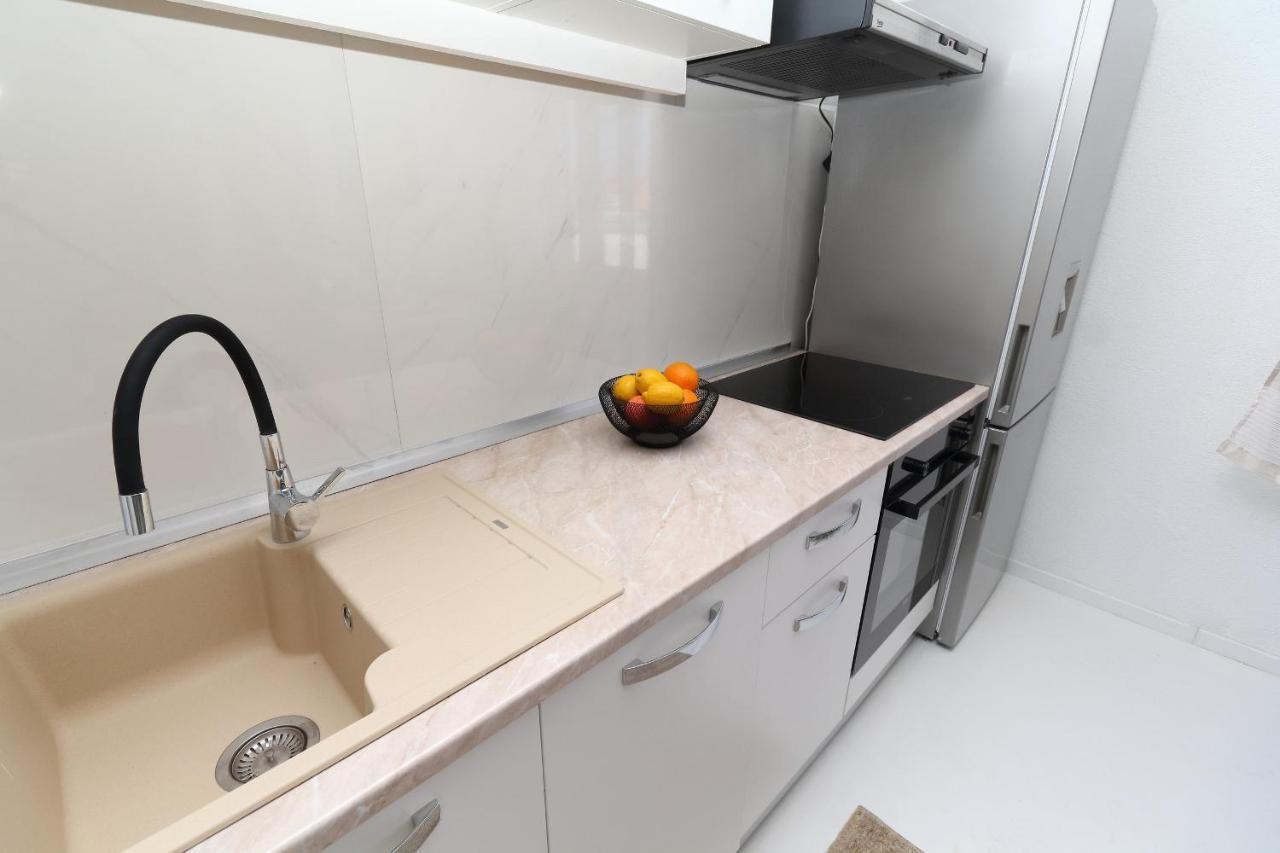 Apartmani Kike มาคาร์สกา ภายนอก รูปภาพ