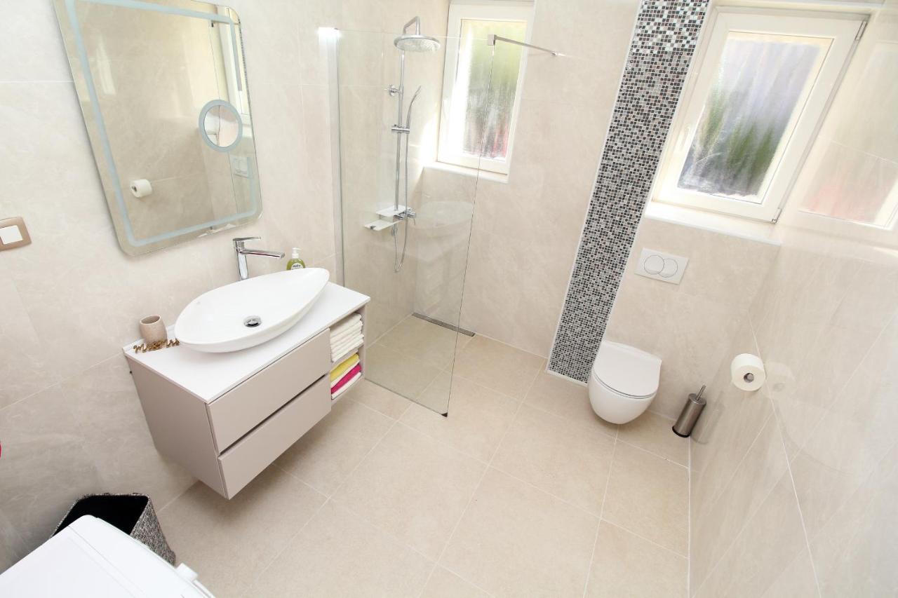 Apartmani Kike มาคาร์สกา ภายนอก รูปภาพ