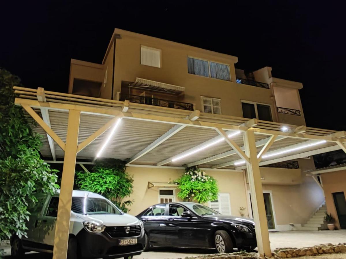 Apartmani Kike มาคาร์สกา ภายนอก รูปภาพ