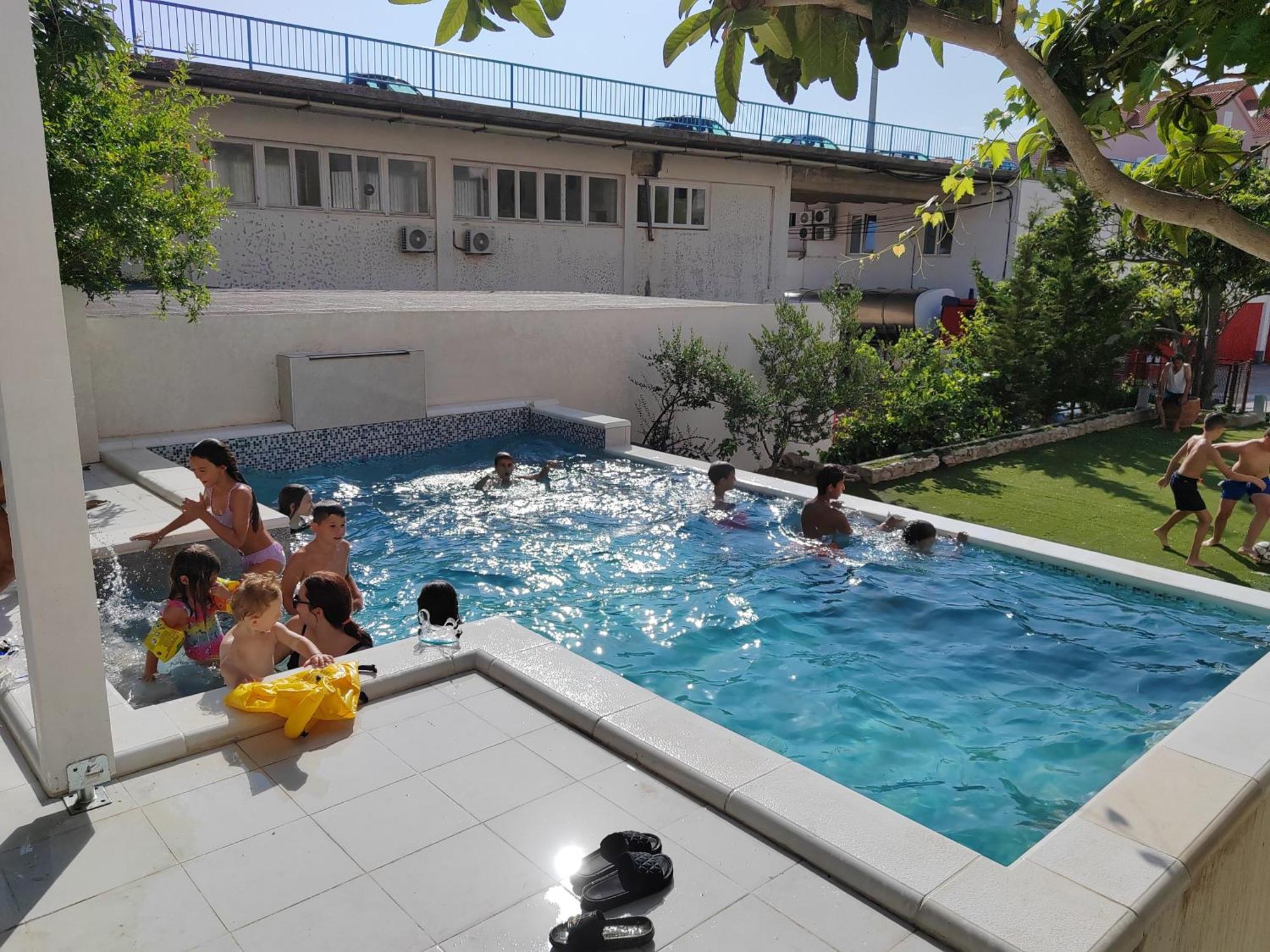 Apartmani Kike มาคาร์สกา ภายนอก รูปภาพ