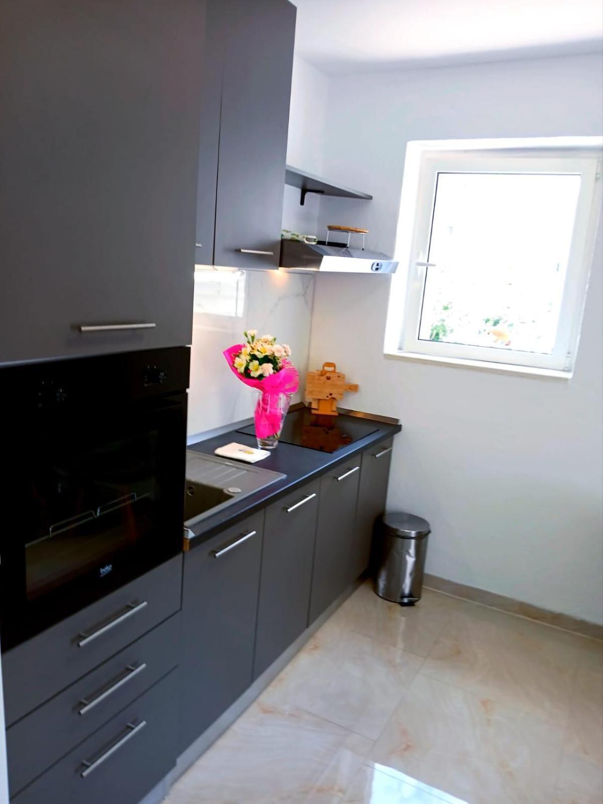 Apartmani Kike มาคาร์สกา ภายนอก รูปภาพ